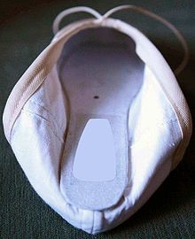 pointe-shoe-img1 pointe-shoe-img1